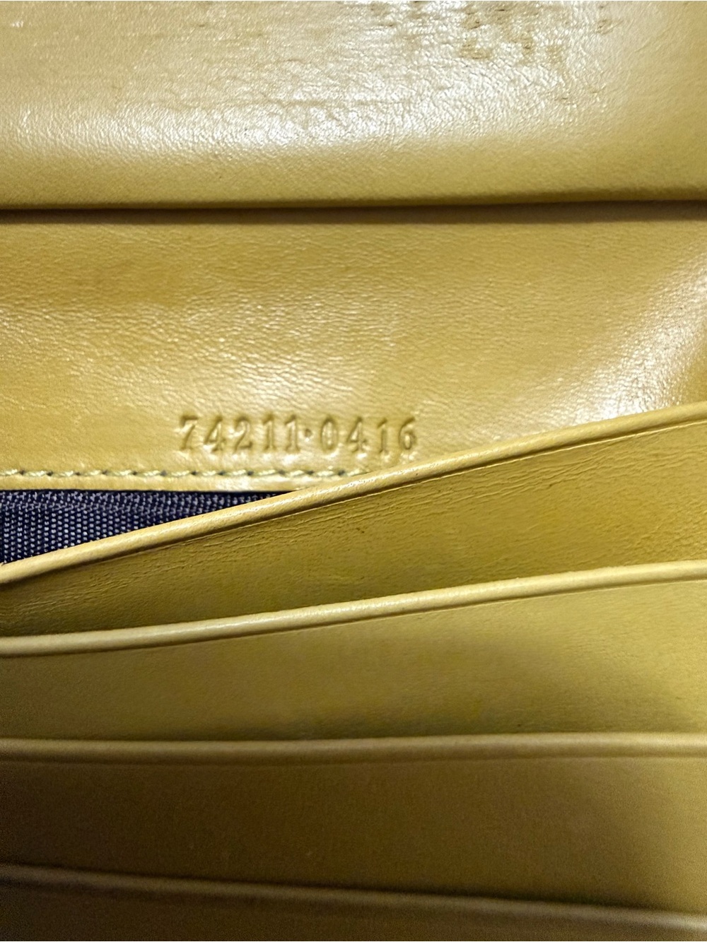 Gucci Beige GG Canvas Wallet with Yellow Trim. Includes shopping bag - Picture 9 of 9